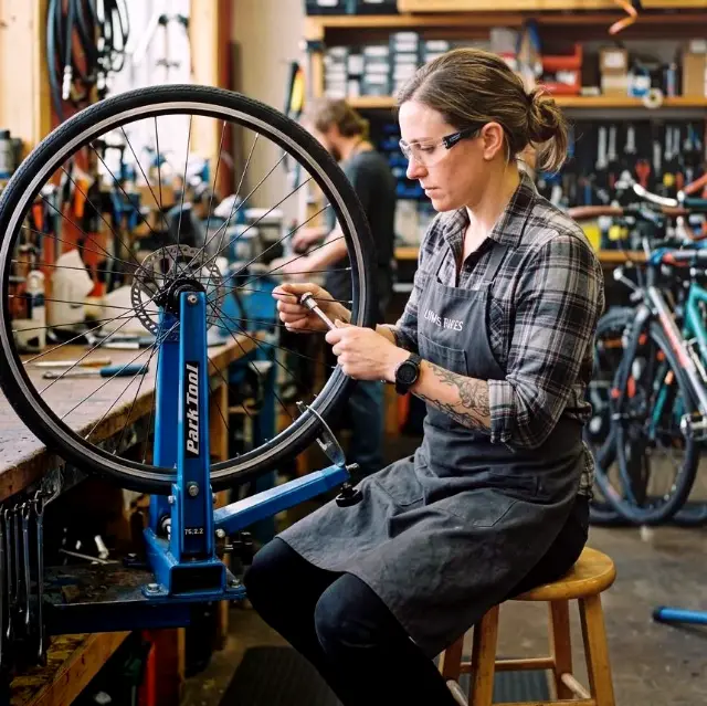 Woodwool Isle — E-Bike Anpassung für Senioren